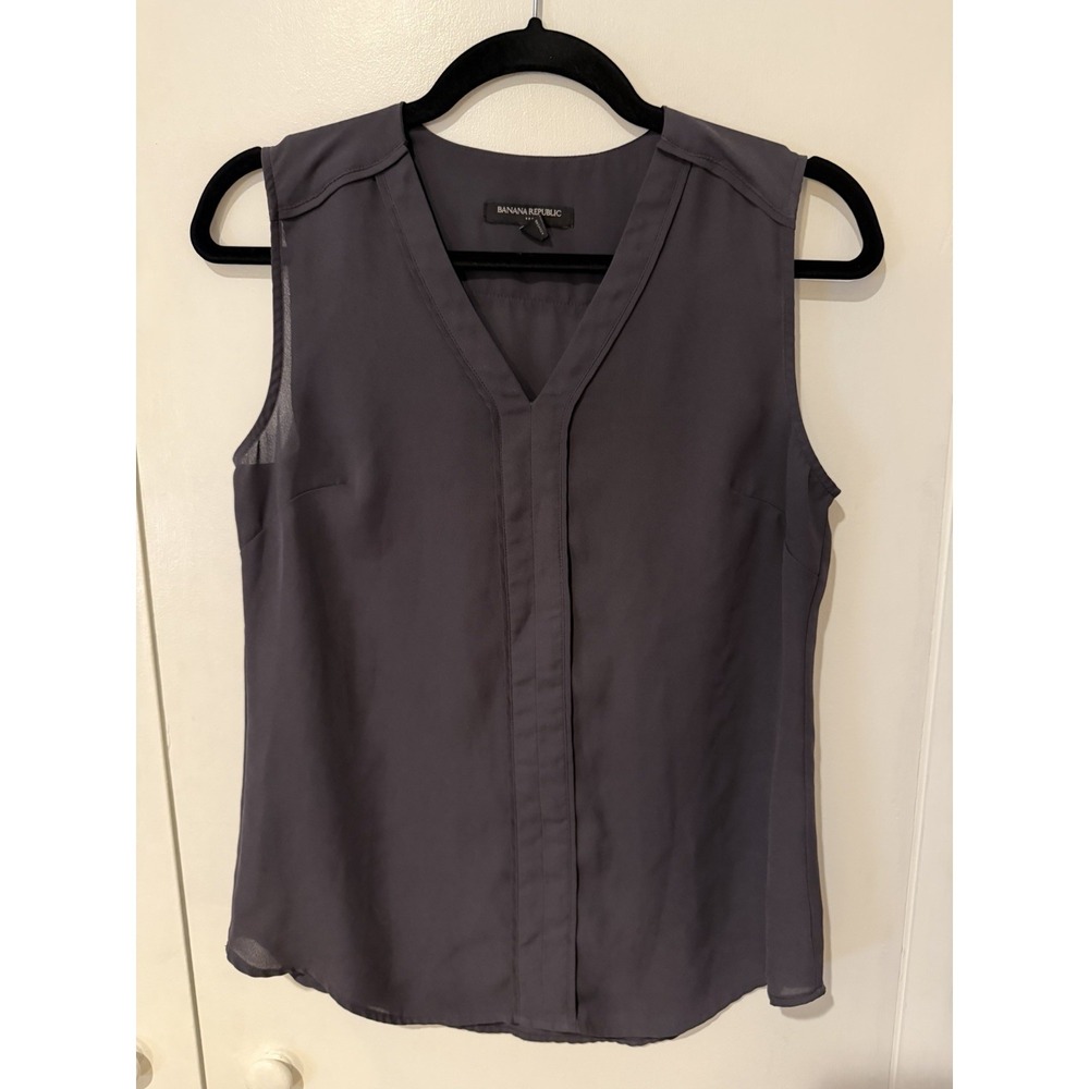 Banana‎ Republic Women's Size XS Sleeveless Top Gray V-Neck Blouse Chiffon